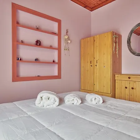 Roxa Montuoso * Agios Leon