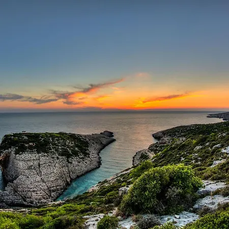 Roxa Montuoso * Agios Leon