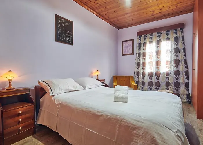 Roxa Montuoso * Άγιος Λέον